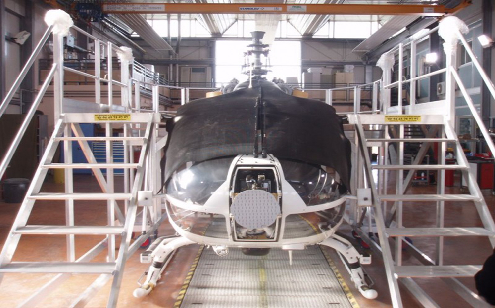 Aluminum rolling platform for helicopter rotor arm maintenance